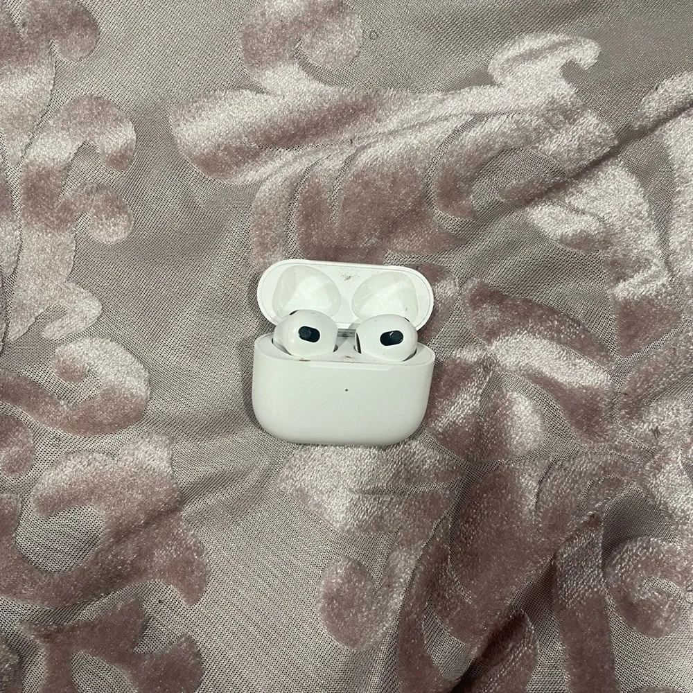 Apple AirPods (3rd Generation)